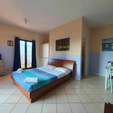 سكن أواسي ديل فياندانتي * Lake Como