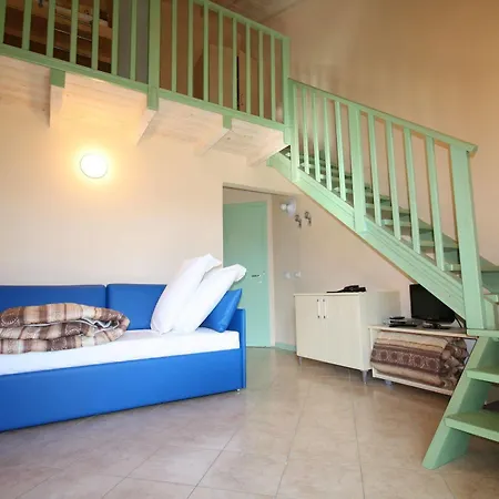 سكن أواسي ديل فياندانتي * Lake Como