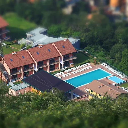 سكن أواسي ديل فياندانتي * Lake Como