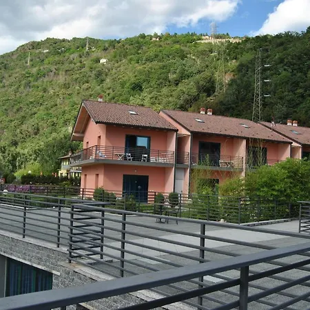 سكن أواسي ديل فياندانتي * Lake Como